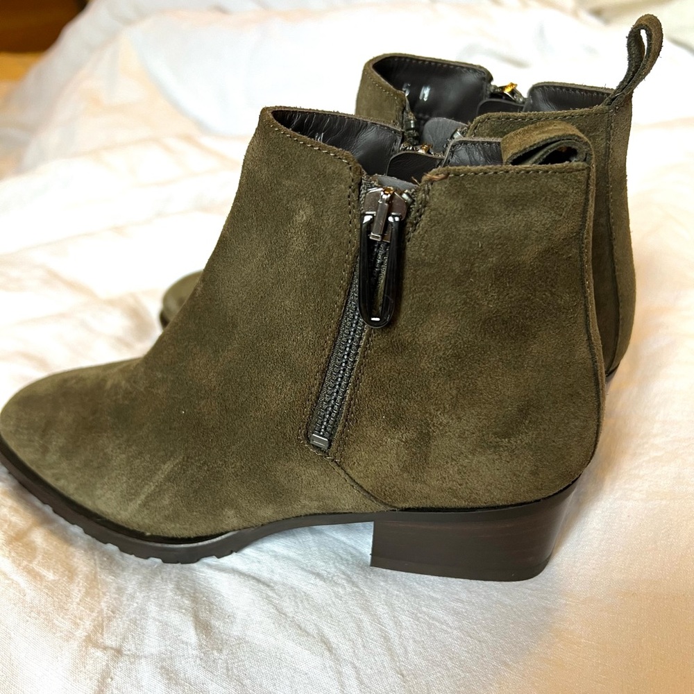 NEW AQUATALIA FANTINA OLIVE GREEN SUEDE ANKLE BOOTIE. - Picture 4 of 11